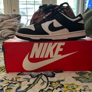 NIKE PANDA DUNKS size 8